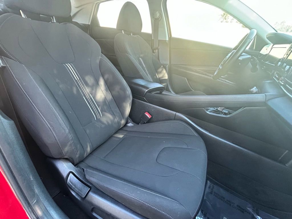 Used 2022 Hyundai Elantra SEL w/ Convenience Package image 31