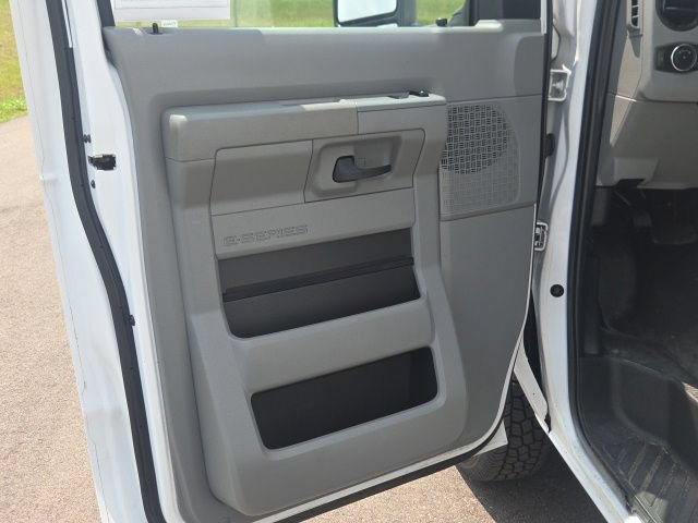 Used 2023 Ford E-450 and Econoline 450 Super Duty RWD image 18