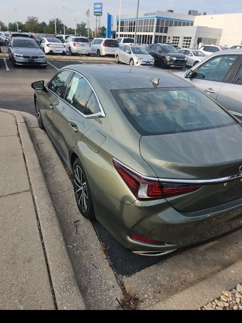 Used 2025 Lexus ES 350 w/ Premium Package FWD image 4