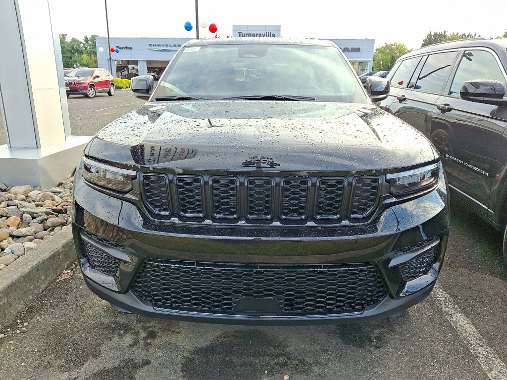 New 2025 Jeep Grand Cherokee Altitude image 2