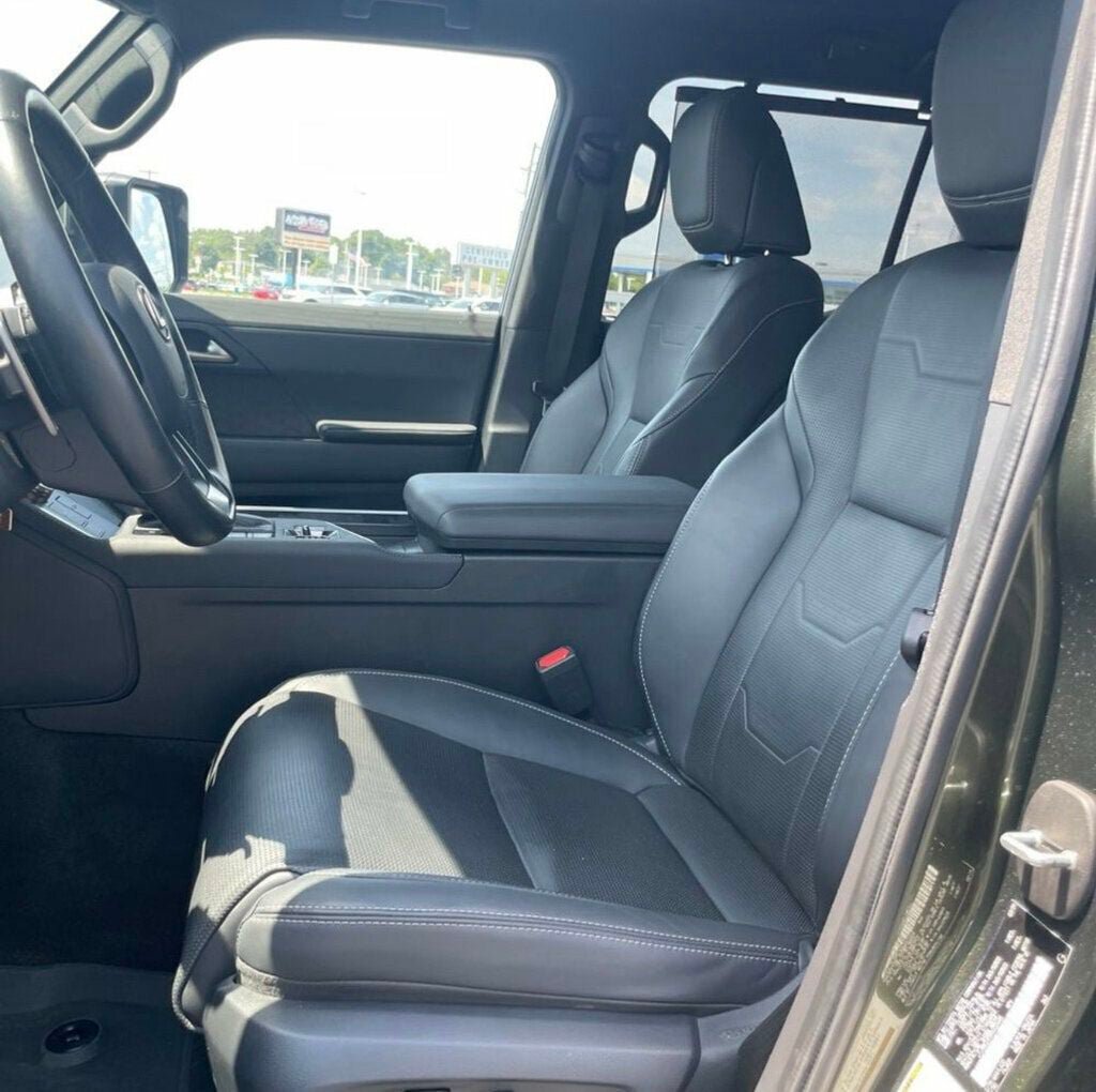 Used 2024 Lexus GX 550 w/ Cold Area Package AWD/4WD image 5