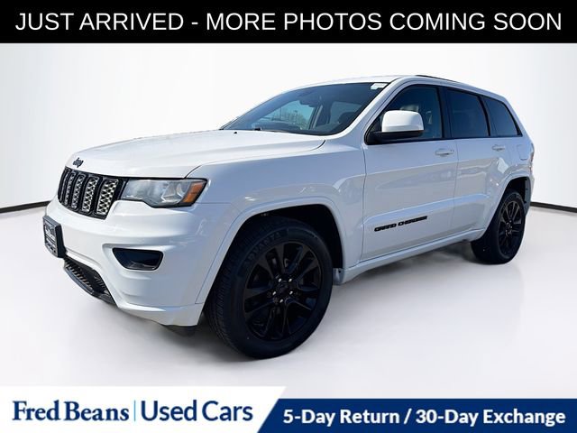 Used 2020 Jeep Grand Cherokee Altitude image 3