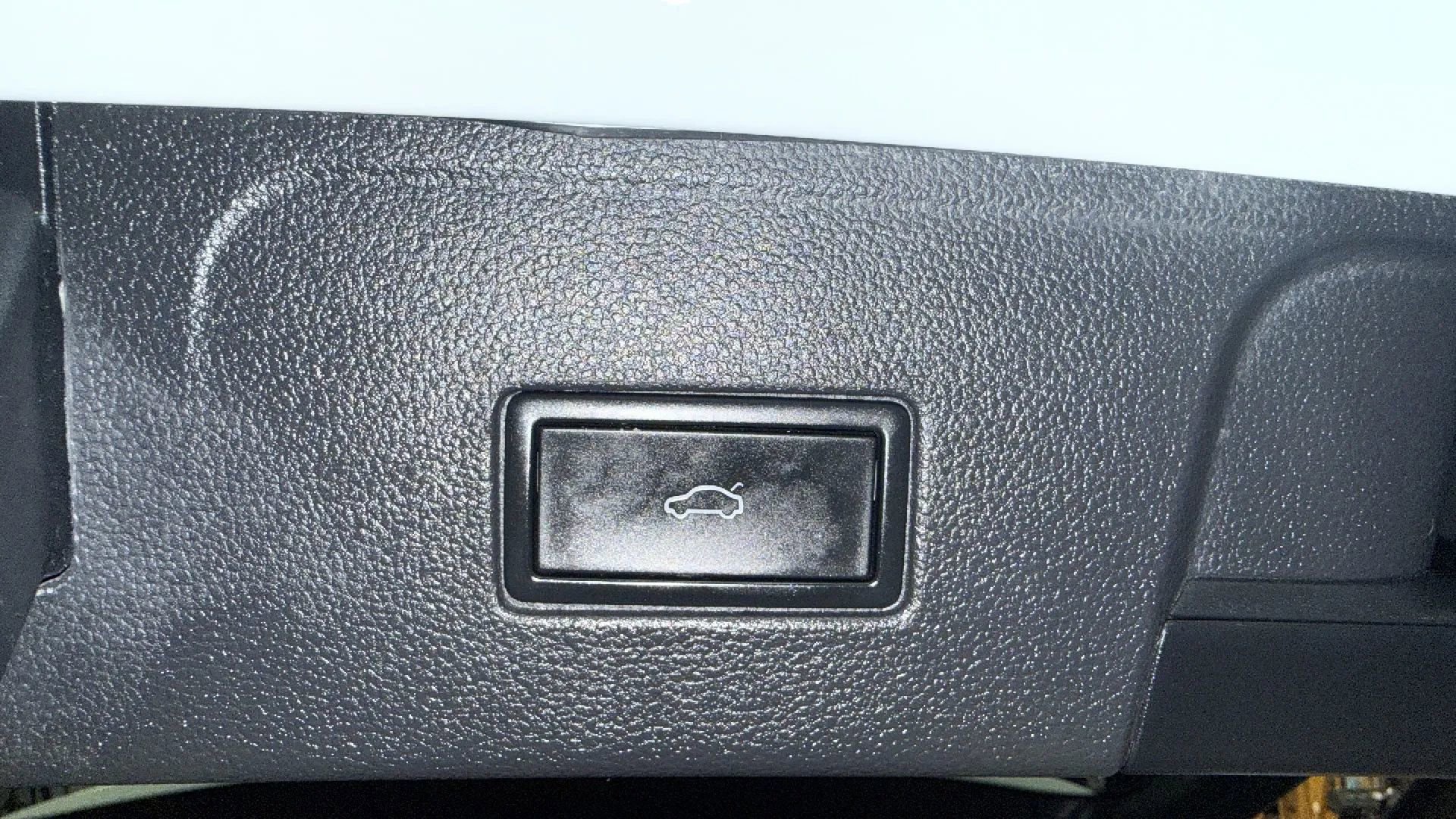 Used 2021 Volkswagen Atlas SEL Premium image 14