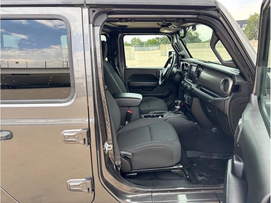 Used 2021 Jeep Gladiator Sport image 14
