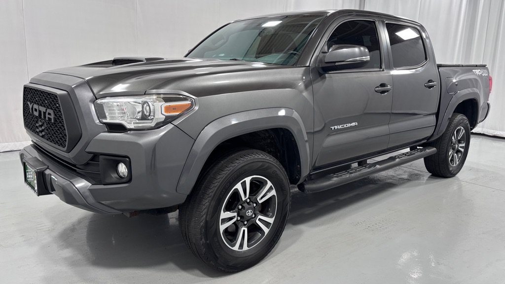 Used 2016 Toyota Tacoma TRD Sport AWD/4WD image 1