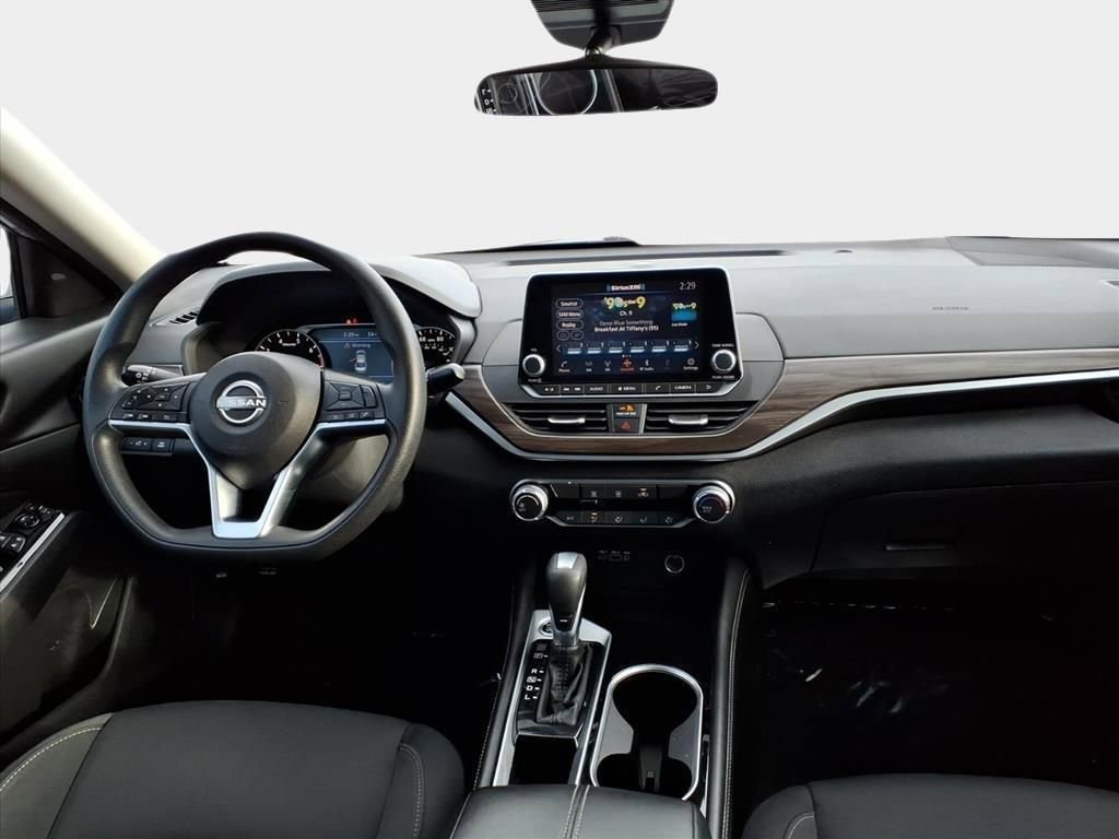 Used 2023 Nissan Altima 2.5 SV image 12