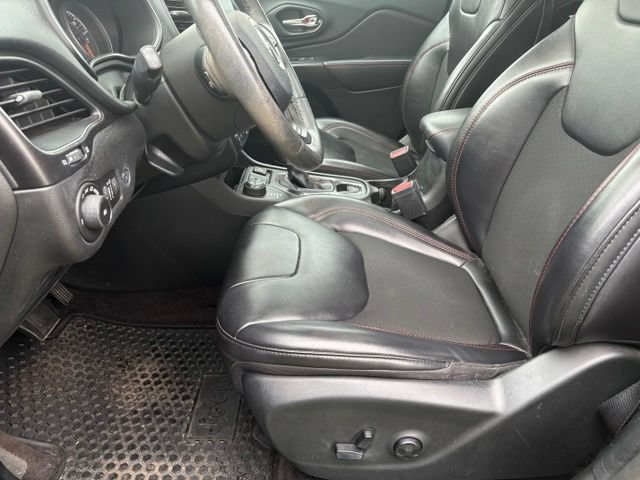 Used 2019 Jeep Cherokee Trailhawk w/ Comfort/Convenience Group AWD/4WD image 11