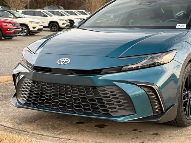 Used 2025 Toyota Camry SE w/ Convenience Package image 10