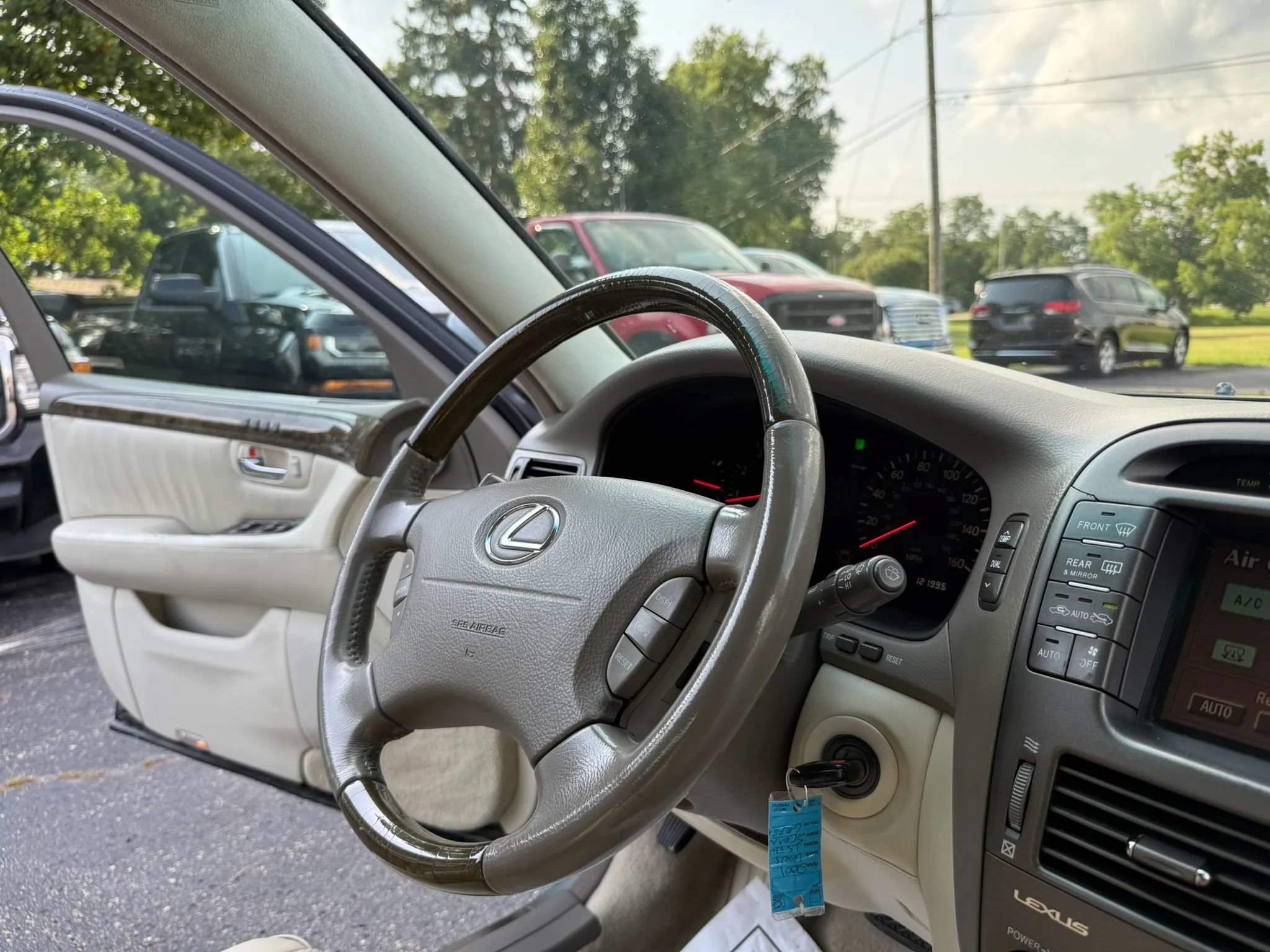 Used 2001 Lexus LS 430 RWD image 29