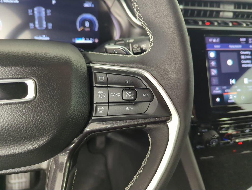 Used 2023 Jeep Grand Cherokee Altitude image 23