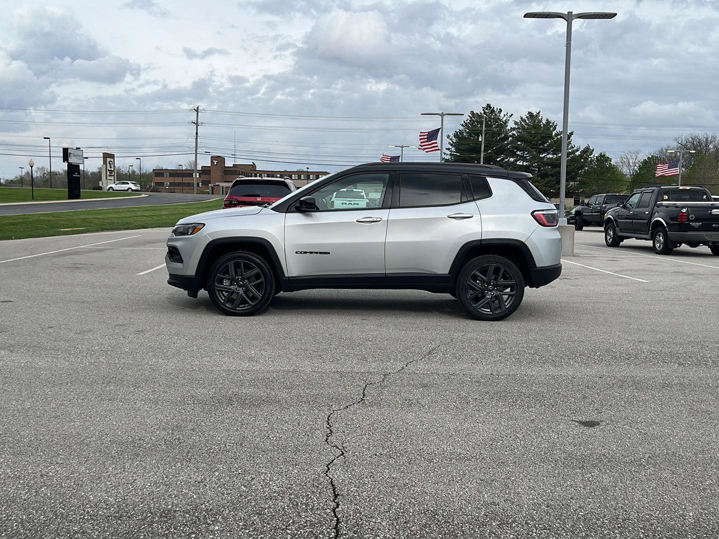 Used 2026 Jeep Compass Limited AWD/4WD image 2