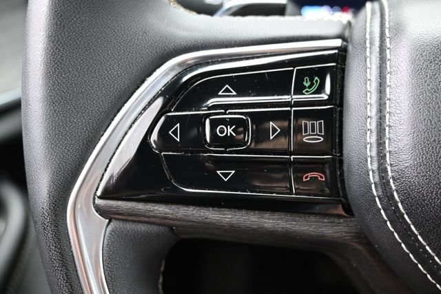 Used 2023 Jeep Grand Cherokee Overland AWD/4WD image 30