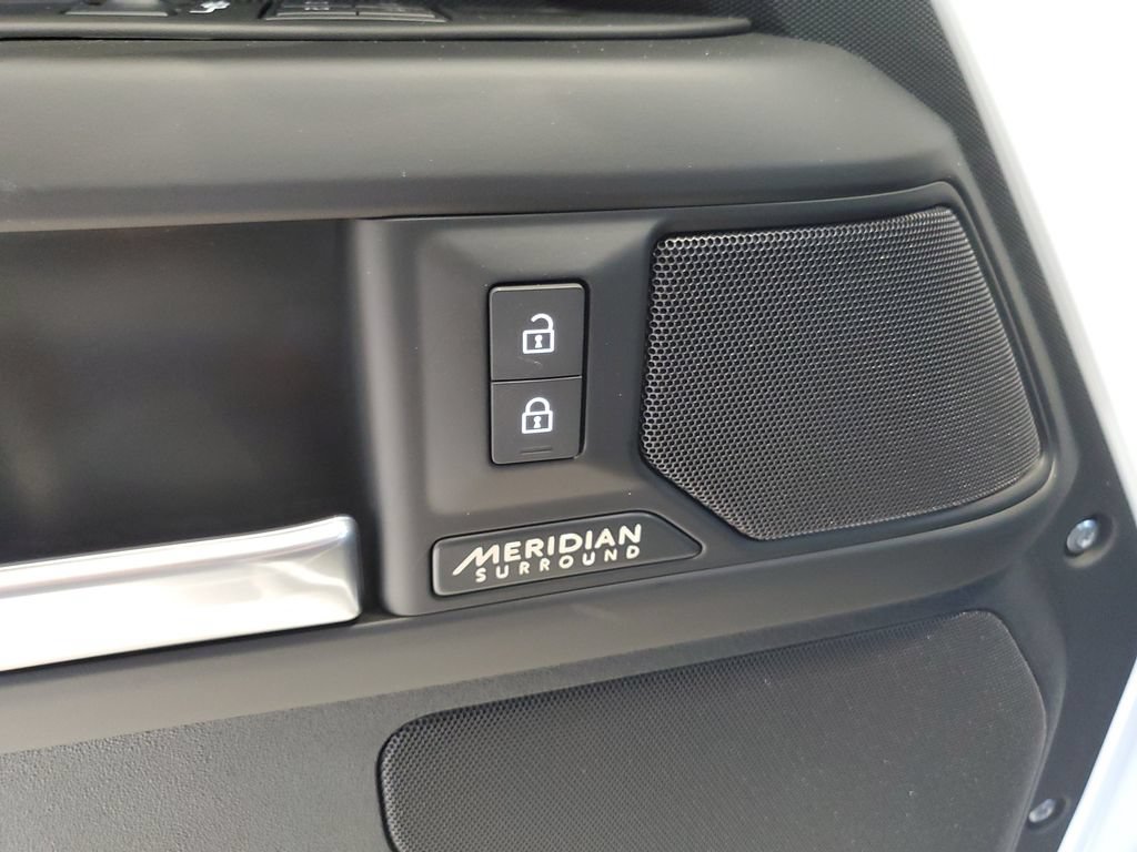 New 2026 Land Rover Defender 110 X-Dynamic SE AWD/4WD image 10