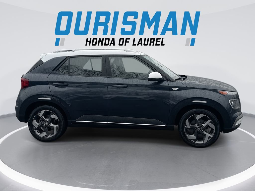 Used 2024 Hyundai Venue Limited image 9