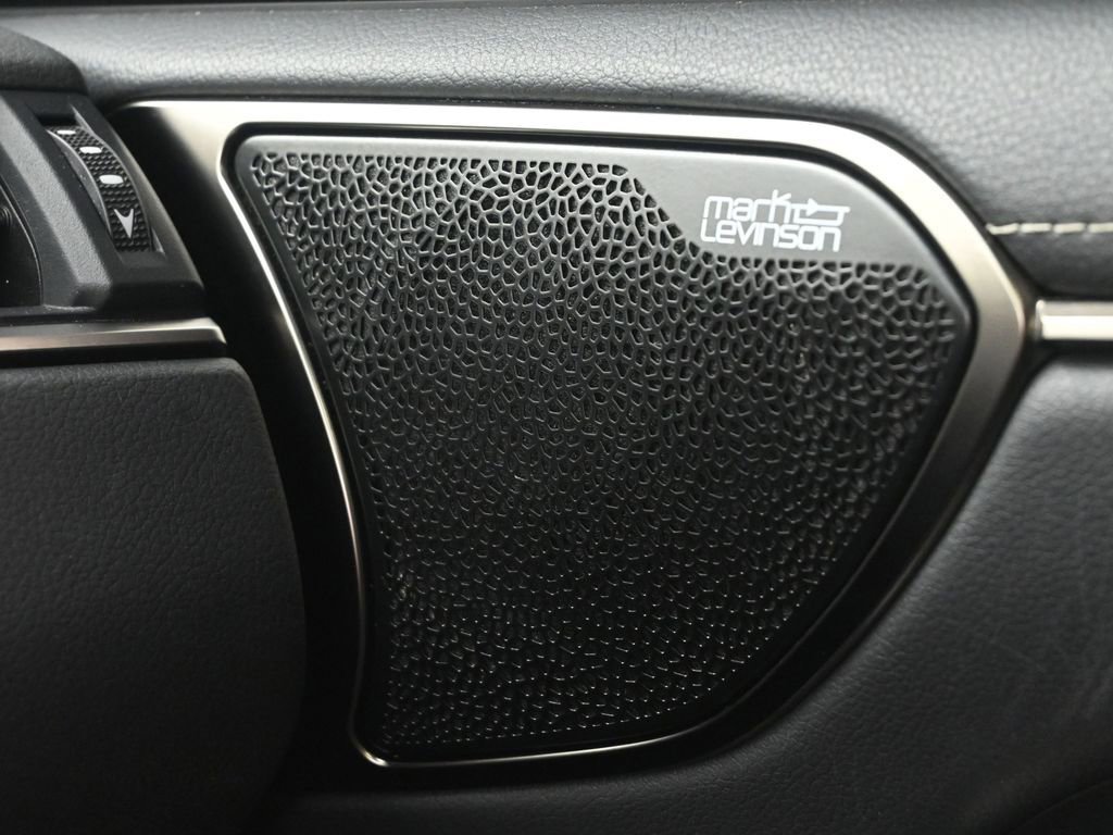 Used 2022 Lexus ES 300h 300h Luxury w/ Accessory Package image 11