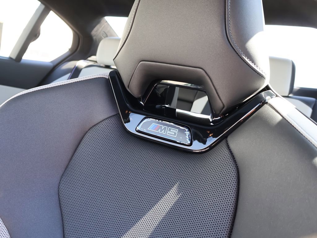 New 2026 BMW M5 w/ Executive Package image 44