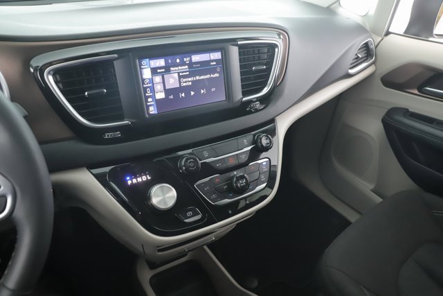 Used 2024 Chrysler Voyager LX image 26