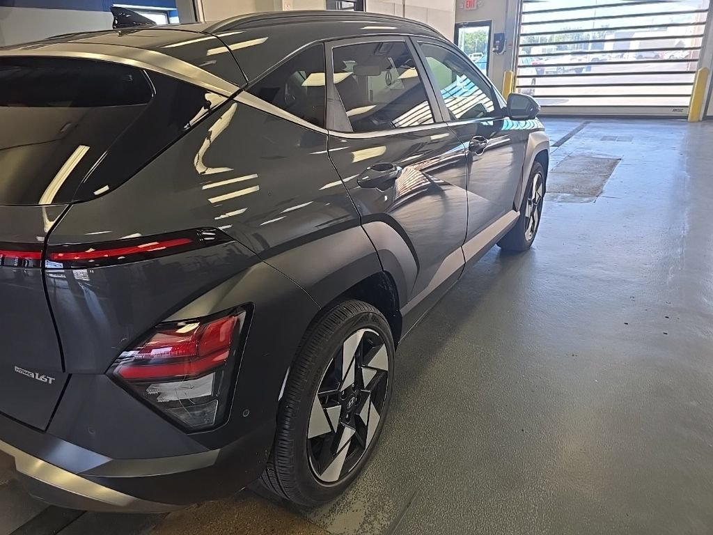 Used 2024 Hyundai Kona Limited AWD/4WD image 3
