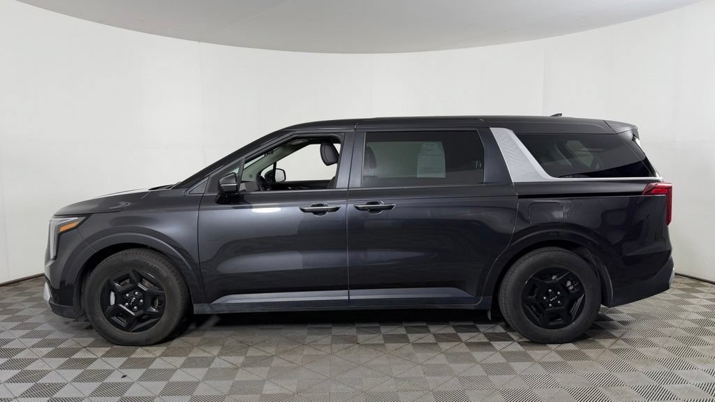 Used 2025 Kia Carnival FWD image 5