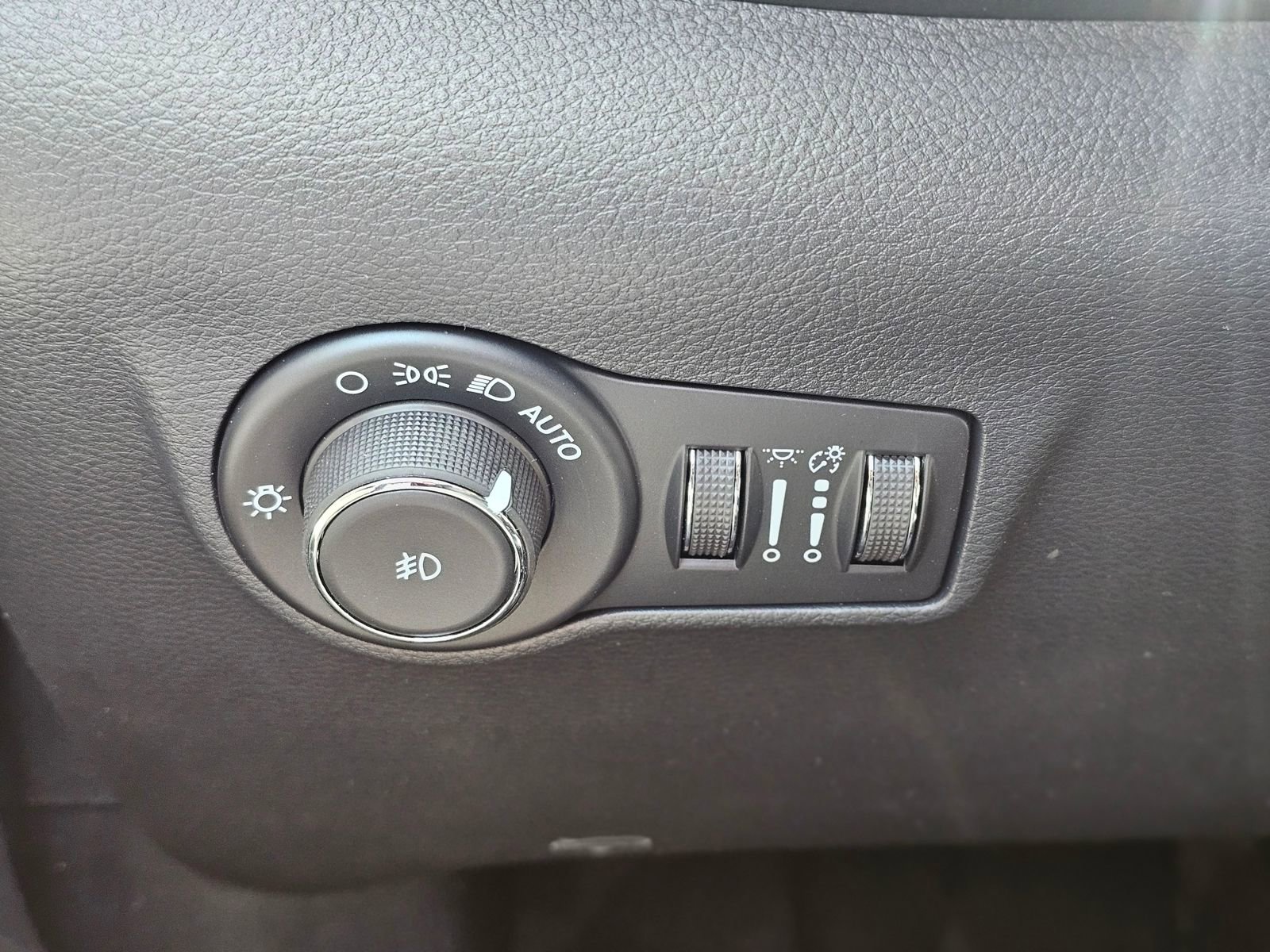 New 2026 Jeep Compass Latitude AWD/4WD image 18