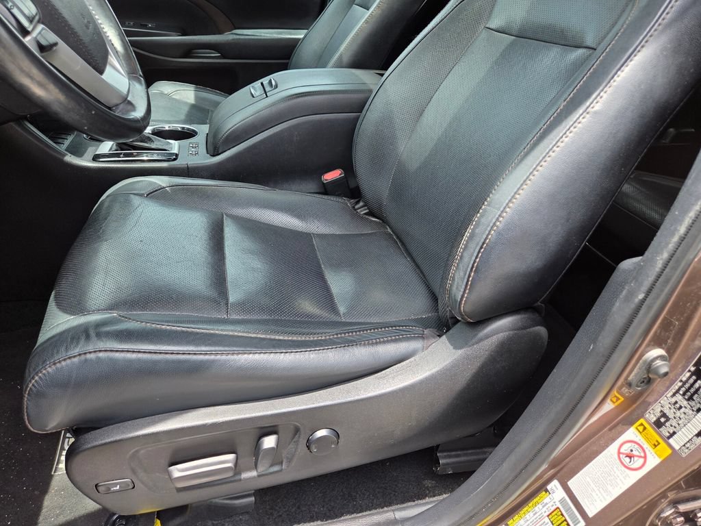 Used 2019 Toyota Highlander Limited FWD image 10