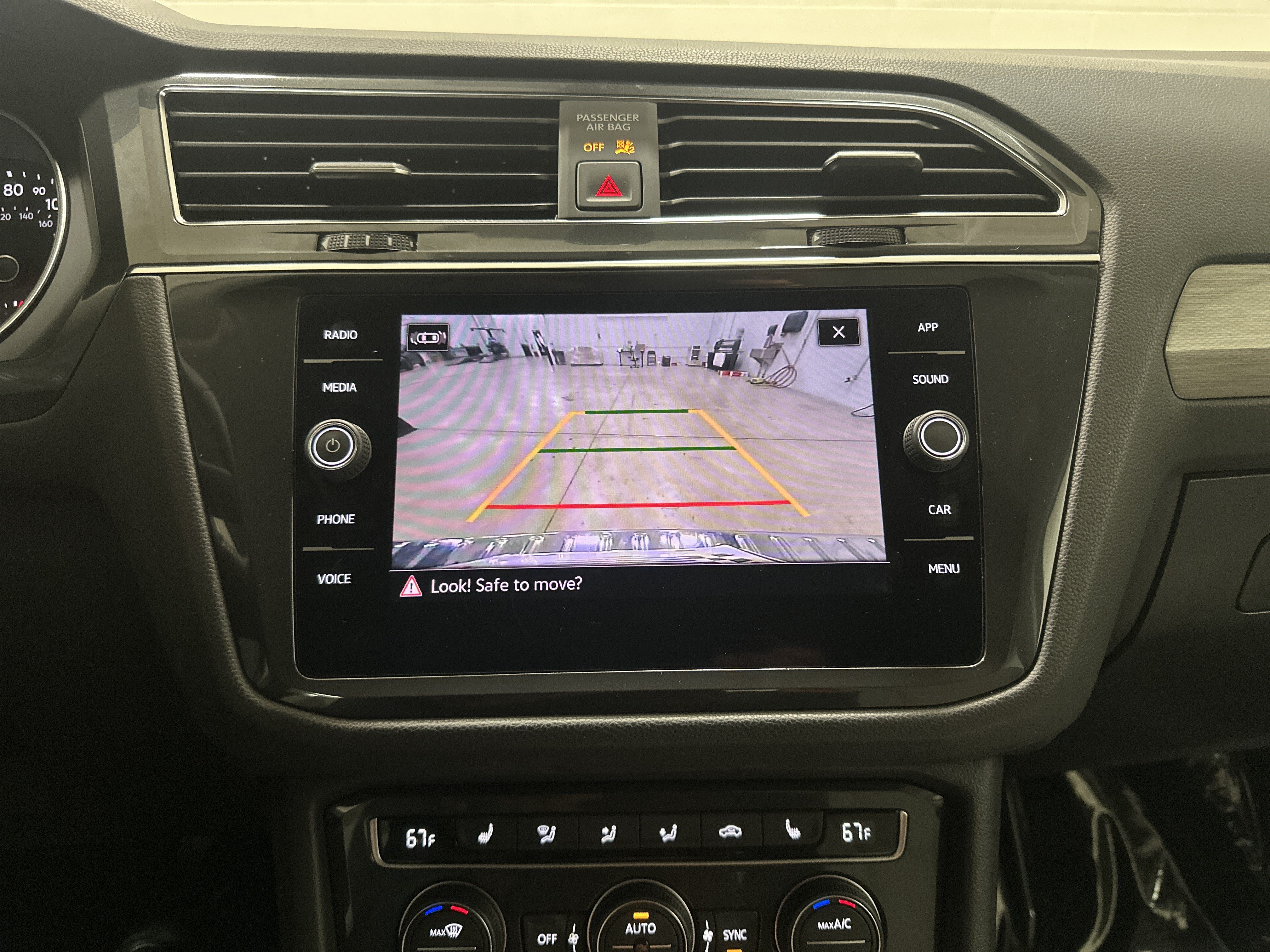 Used 2021 Volkswagen Tiguan SE AWD/4WD image 27