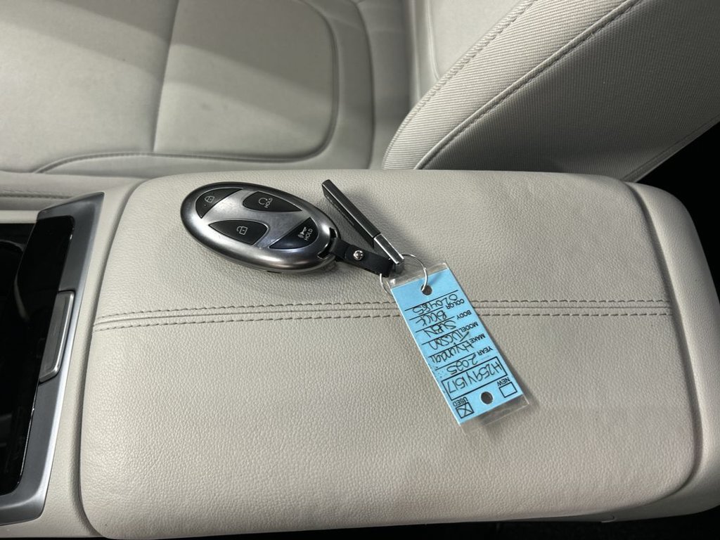 Used 2025 Hyundai Tucson SE AWD/4WD image 12