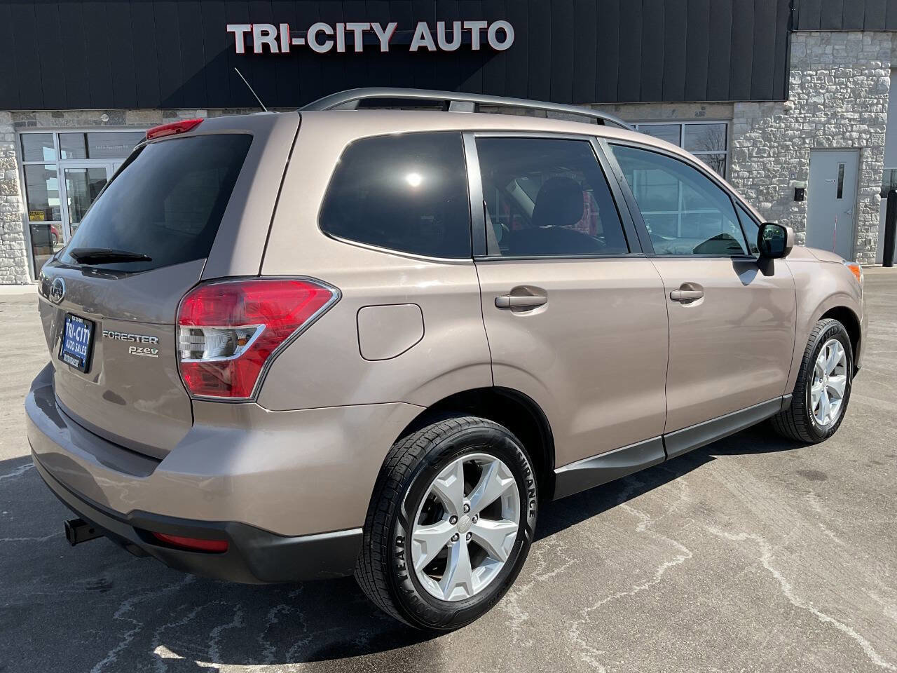 Used 2015 Subaru Forester 2.5i Premium AWD/4WD image 6
