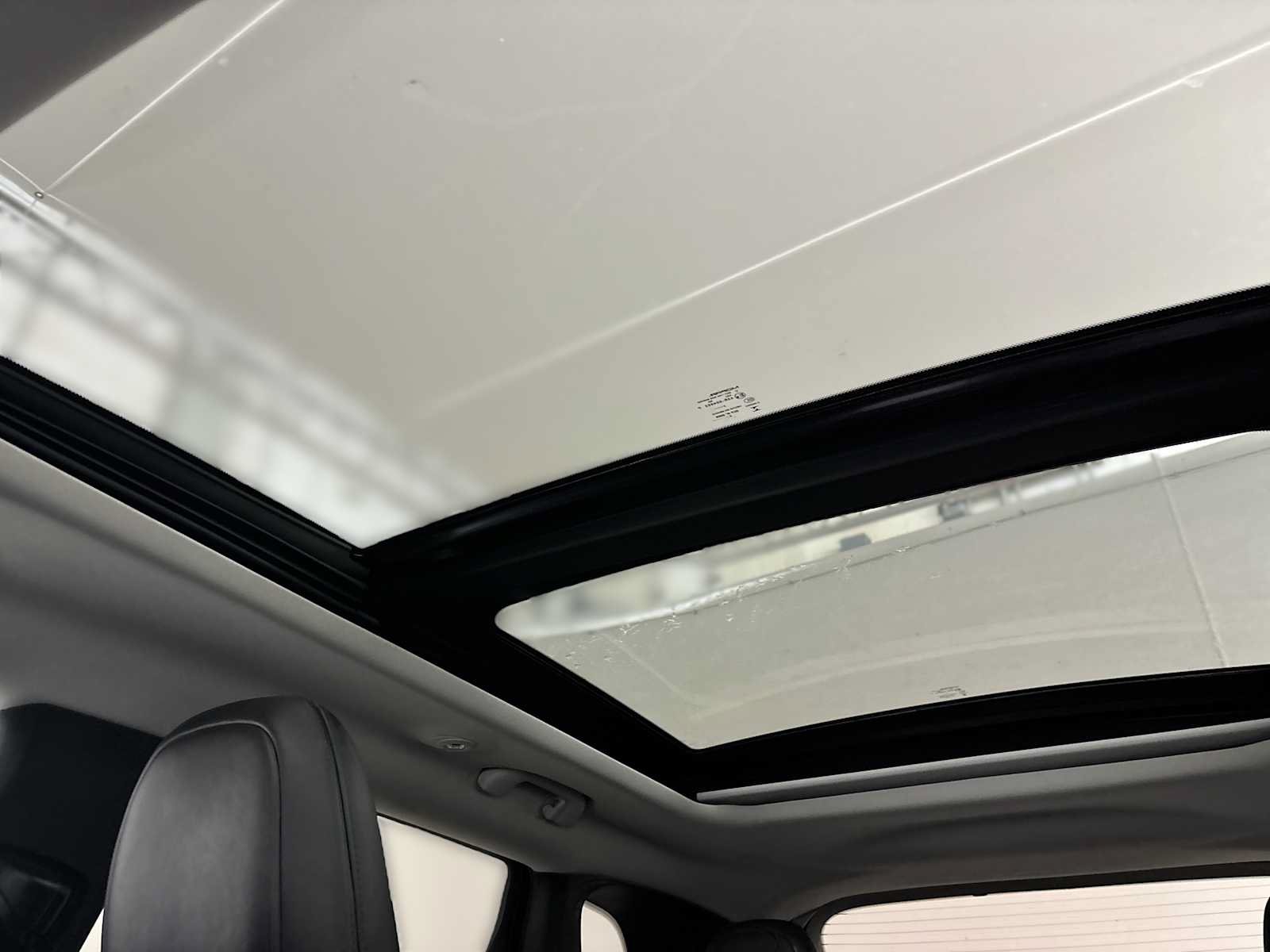 Used 2022 Jeep Cherokee Limited w/ Elite Package AWD/4WD image 16