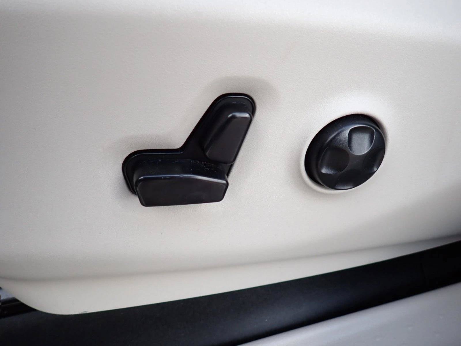 Used 2020 Chrysler Pacifica Limited FWD image 16