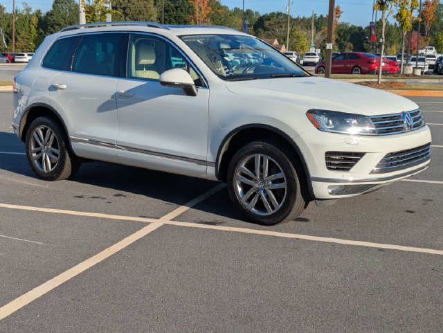 Used 2015 Volkswagen Touareg Sport AWD/4WD image 2