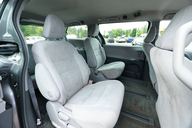 Used 2015 Toyota Sienna L FWD image 24