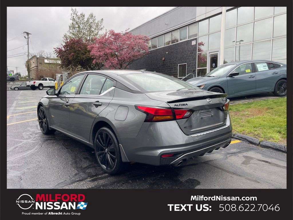 Certified 2022 Nissan Altima 2.5 SR w/ Midnight Edition Package AWD/4WD image 3