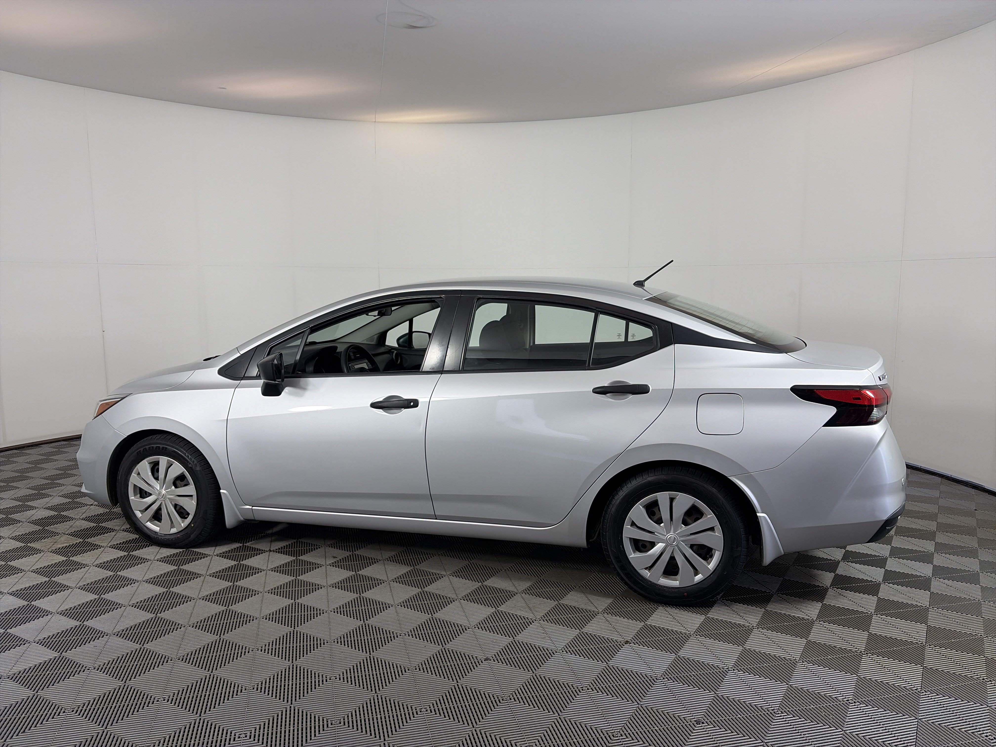 Used 2020 Nissan Versa S FWD image 8