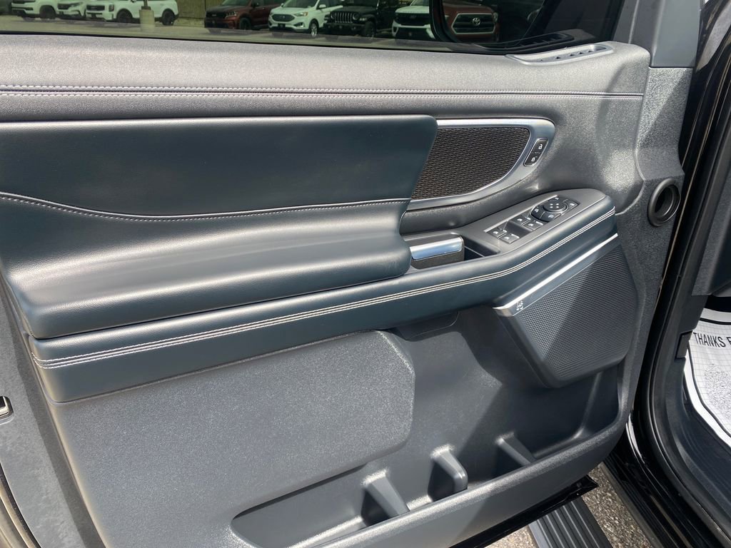 Used 2025 Ford Expedition Platinum w/ Stealth Appearance Package image 11