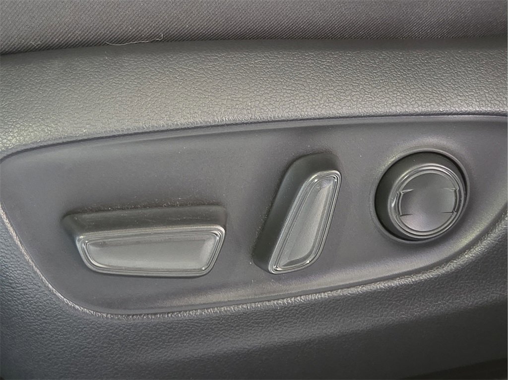 Used 2022 Toyota RAV4 XLE image 16