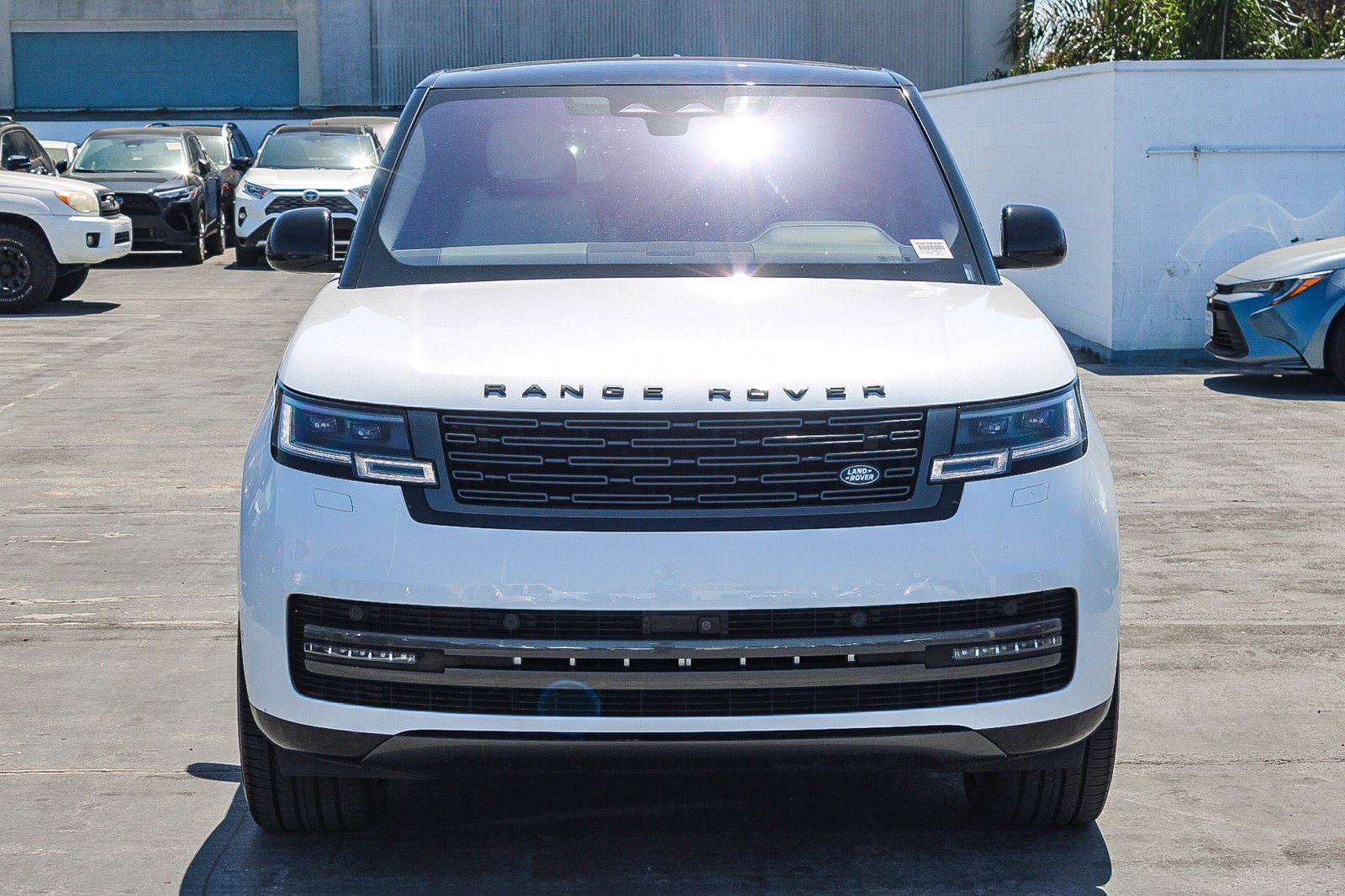 Used 2023 Land Rover Range Rover SE AWD/4WD image 2