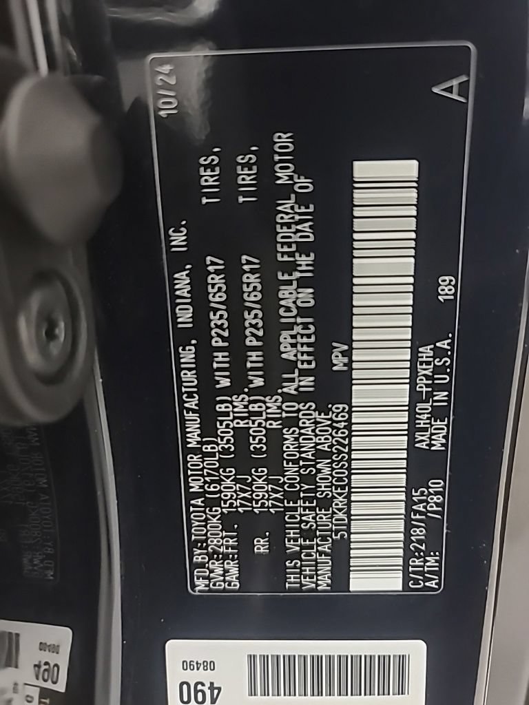 Used 2025 Toyota Sienna LE FWD image 44
