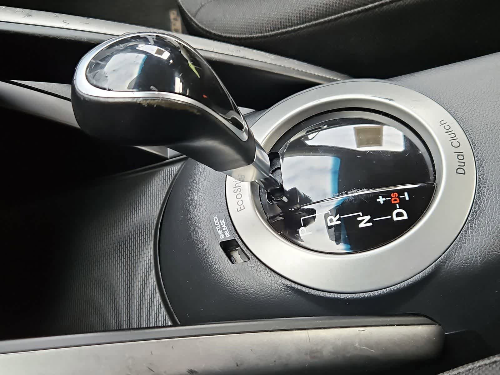 Used 2017 Hyundai Veloster image 31