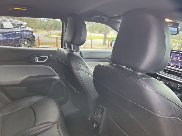 Used 2024 Jeep Compass Latitude w/ Altitude Special Edition image 31