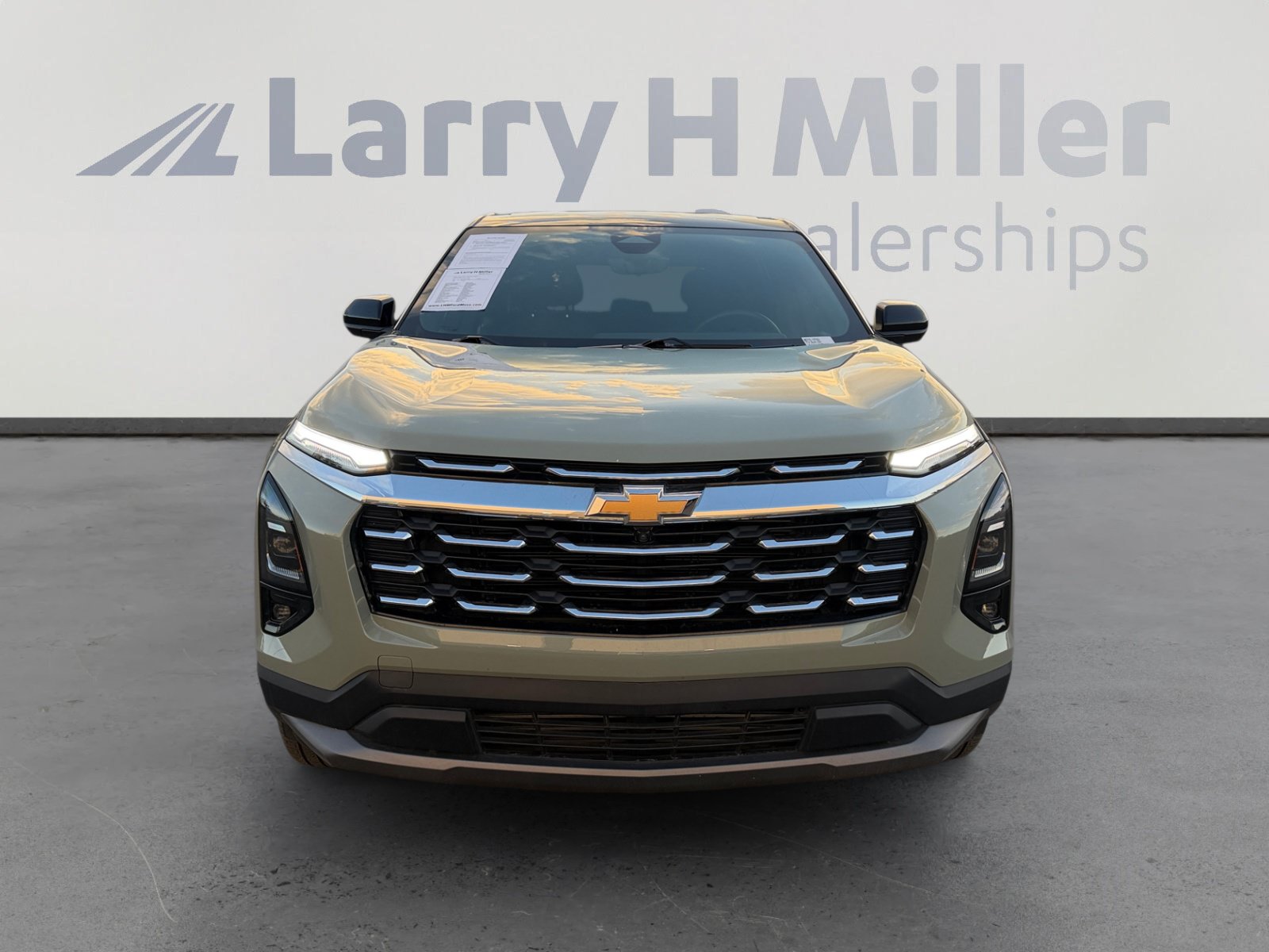 Used 2025 Chevrolet Equinox LT w/ Safety and Technology Package FWD image 8
