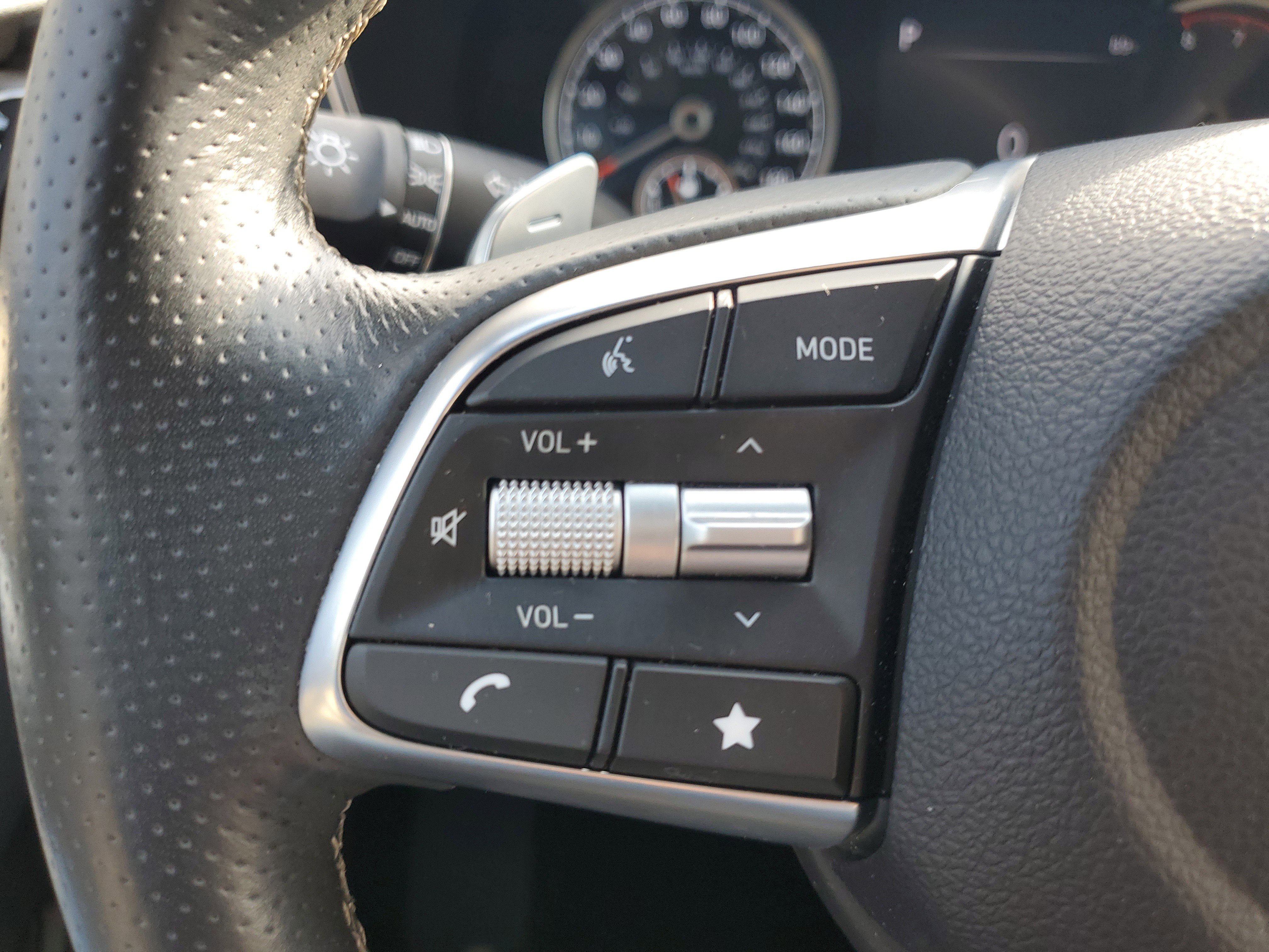 Used 2023 Genesis G70 2.0T image 20