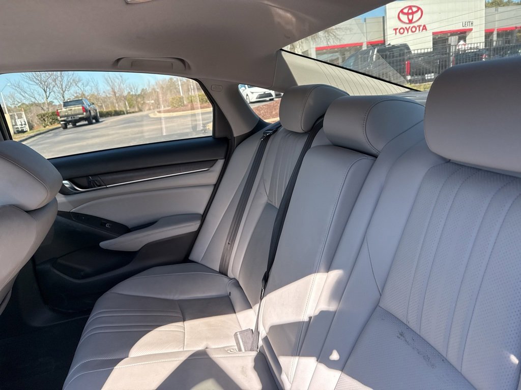 Used 2018 Honda Accord Touring image 10
