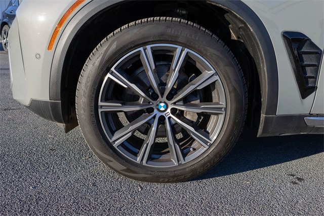 Certified 2025 BMW X5 xDrive40i w/ Parking Assistance Package image 5