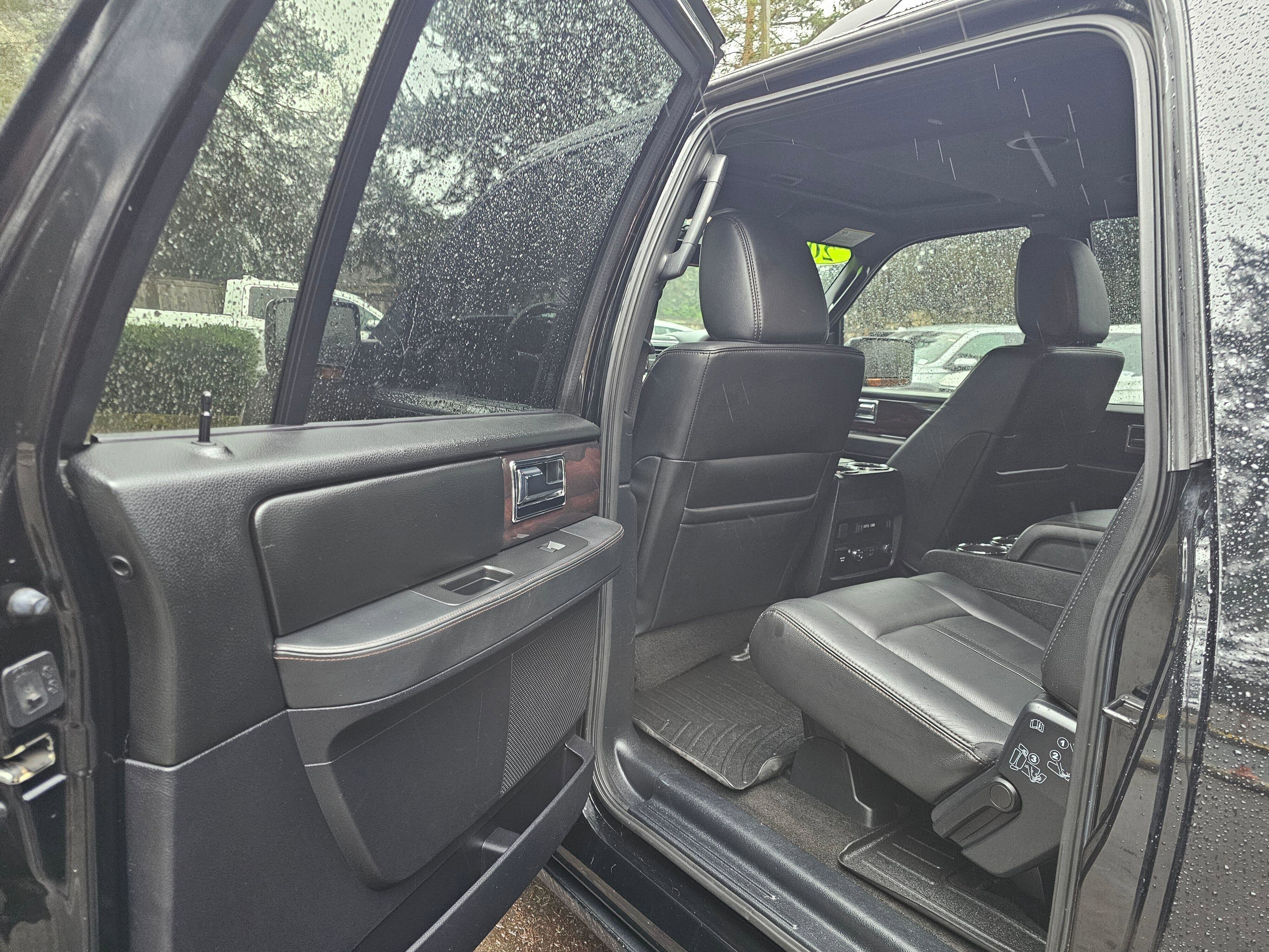 Used 2016 Lincoln Navigator L Reserve image 16