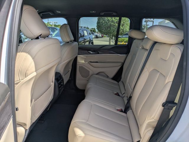 Used 2024 Jeep Grand Cherokee Limited AWD/4WD image 13