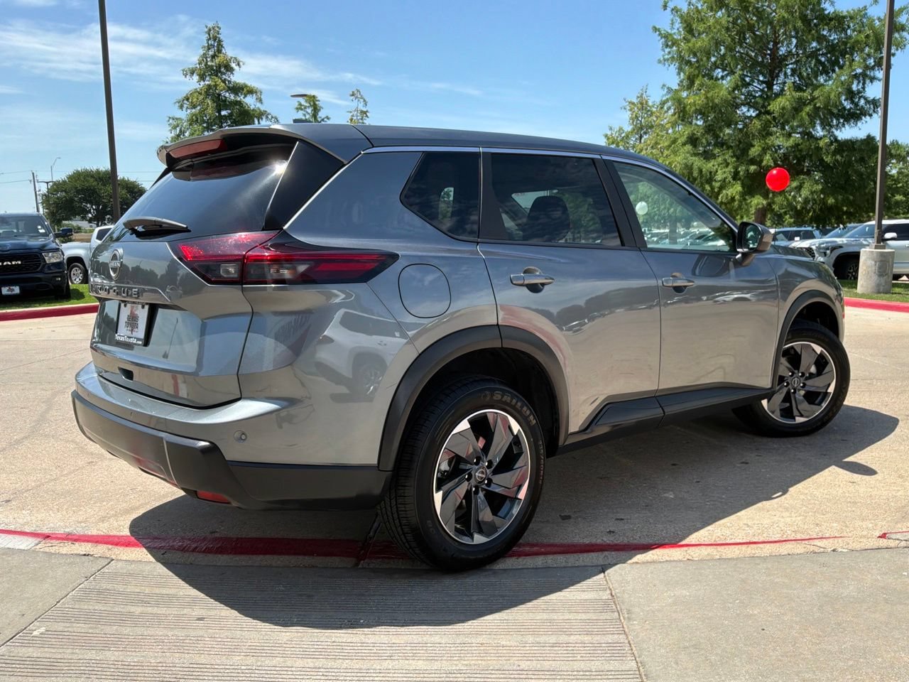 Used 2025 Nissan Rogue SV FWD image 6
