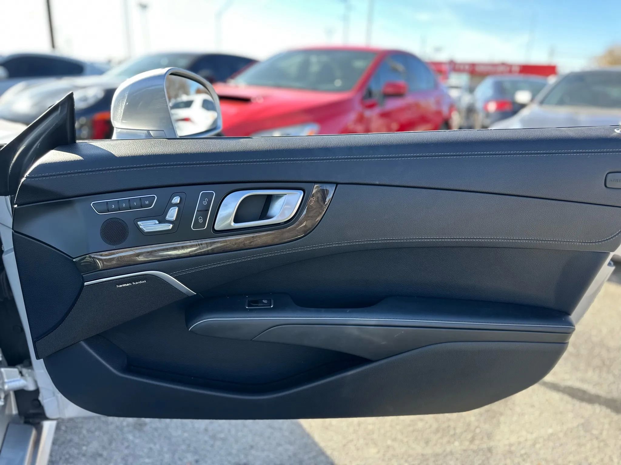 Used 2015 Mercedes-Benz SL 550 w/ Driver Assistance Package image 32