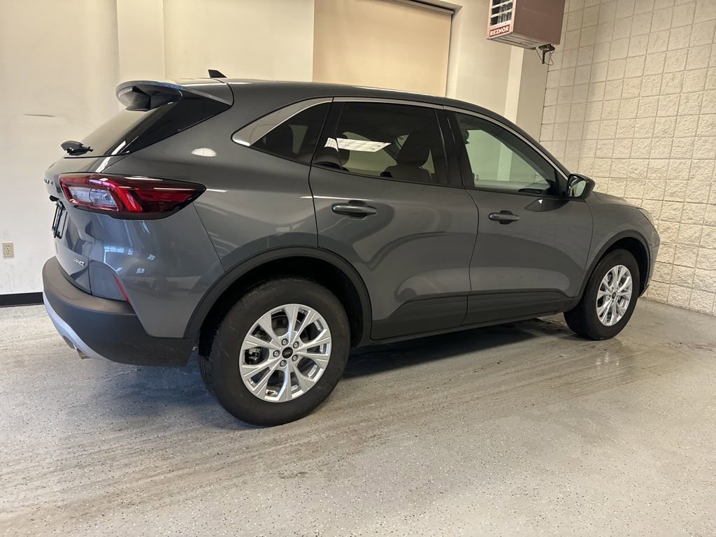 Used 2023 Ford Escape Active AWD/4WD image 45