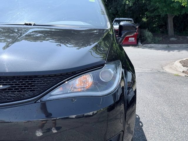 Used 2020 Chrysler Pacifica Touring-L w/ Advanced Safetytec Group AWD/4WD image 3